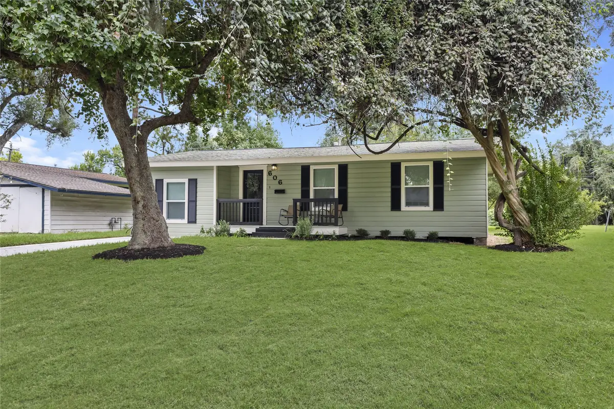 606 Winding Way Street, Lake Jackson, TX 77566 - #1