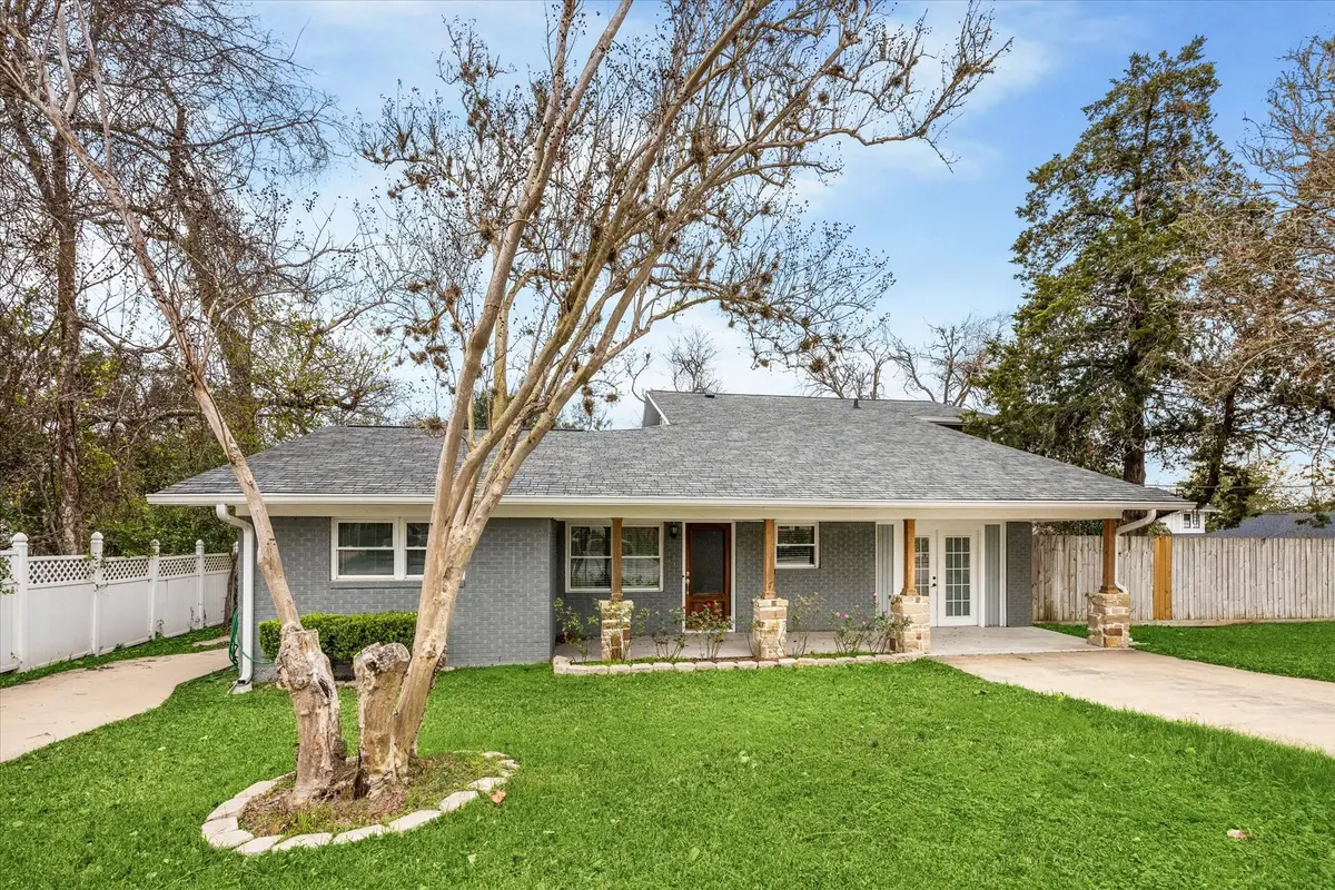 241 S Masonic St, Bellville, TX 77418 - Image #1