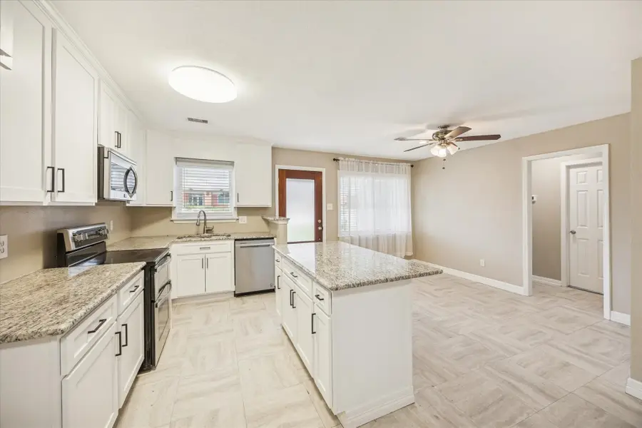 241 S Masonic St, Bellville, TX 77418 - Image #2