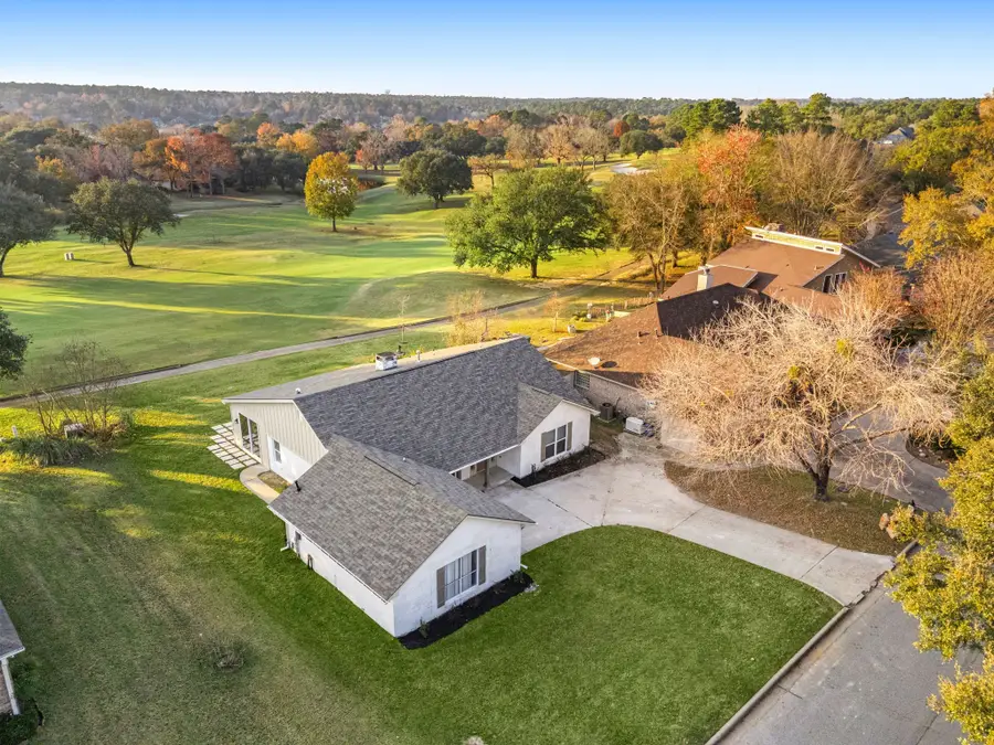 1328 Green Briar Drive, Huntsville, TX 77340 - Image #2