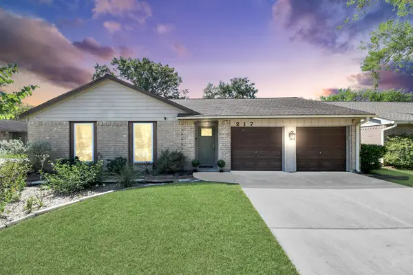 217 Greenshire Drive, League City, TX 77573