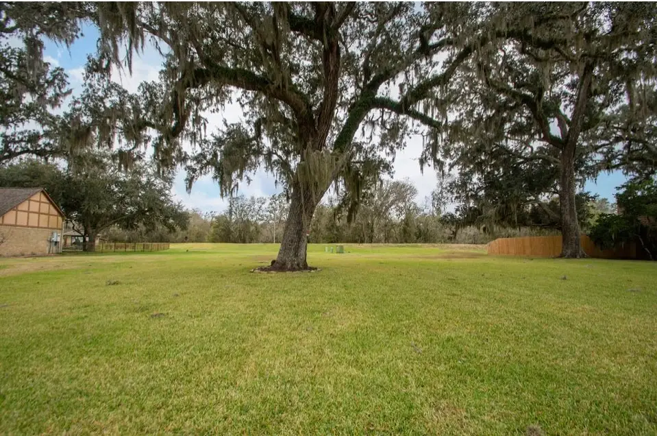 2232 Ridgewood, West Columbia, TX 77486 - Image #1