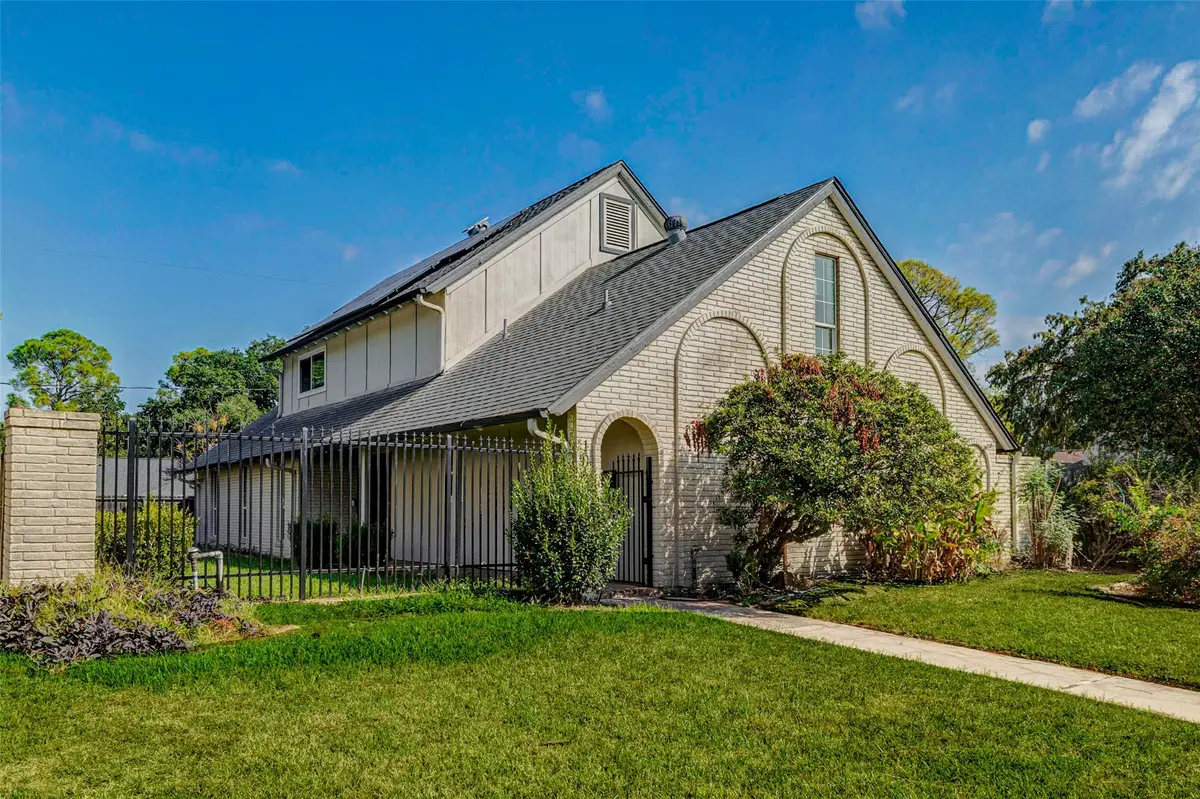 10602 Riverview Drive, Houston, TX 77042 - Image #1