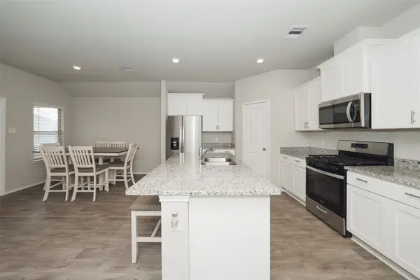 2407 Divot Lane, Navasota, TX 77868