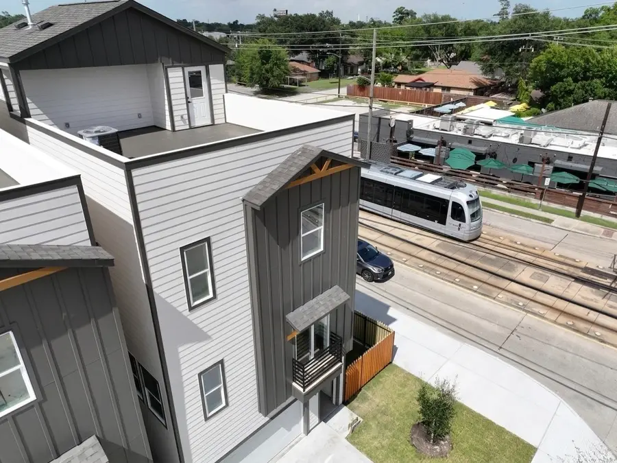 102 Sylvester Road #B, Houston, TX 77009 - #2