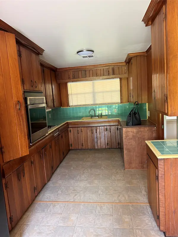 10806 Burdine Street, Houston, TX 77096