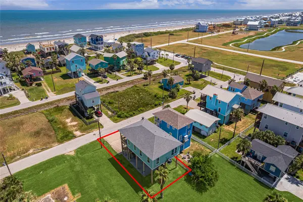 11216 Reagor Way, Galveston, TX 77554