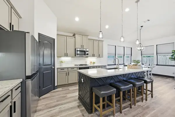 102 Hollow Terrace Court, Tomball, TX 77375