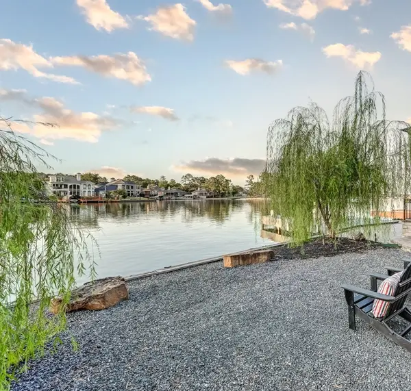 107 Winthrop Harbor N, Montgomery, TX 77356