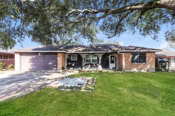 5843 Thrush Drive, Houston, TX 77033