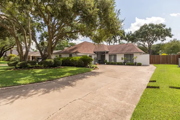 906 Eva Drive, Katy, TX 77493