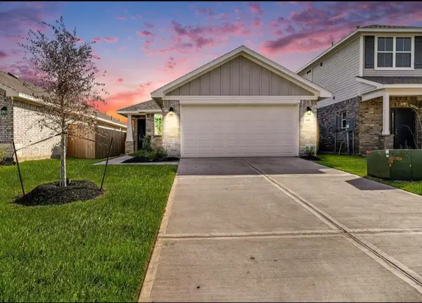 4326 W Bayou Maison Circle, Dickinson, TX 77539