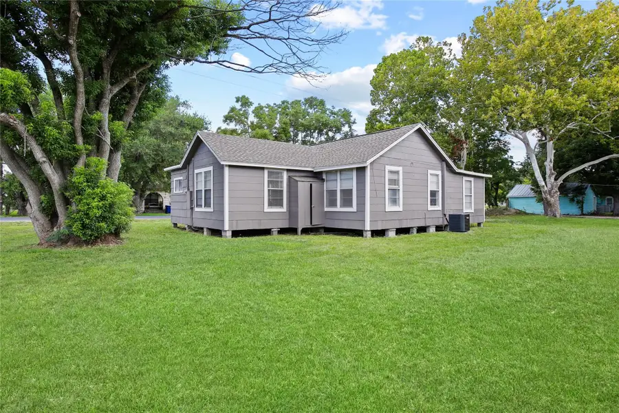 102 22nd Street N, Texas City, TX 77590 - #2
