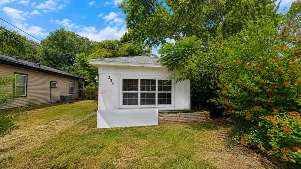 236 E Orchard Street, Clute, TX 77531