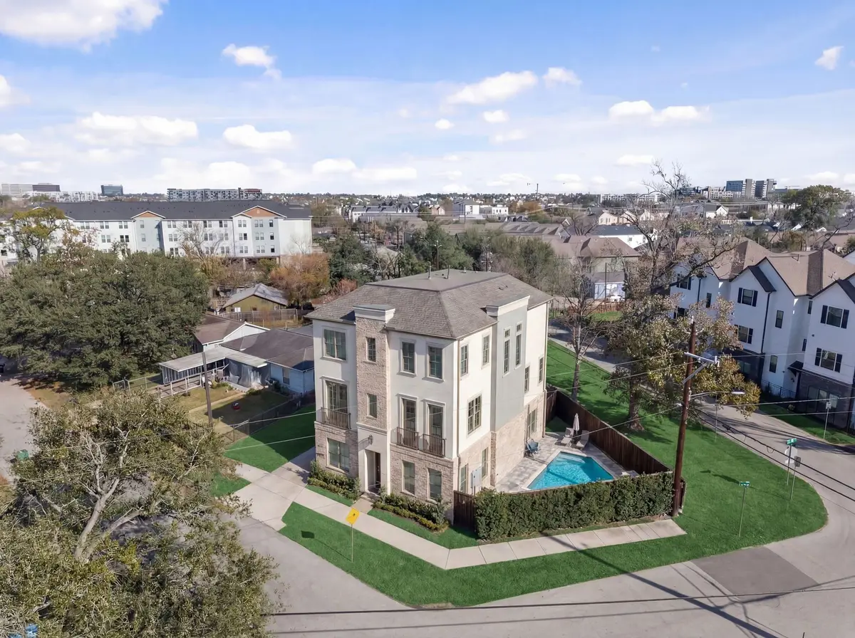 1801 W 14th 1/2 Street, Houston, TX 77008 - #1