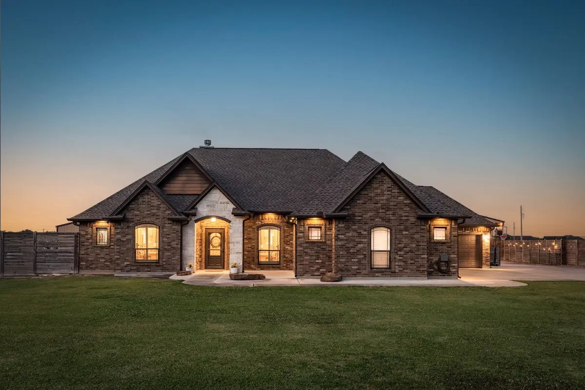 808 Quarter Horse Trail, Angleton, TX 77515 - #1