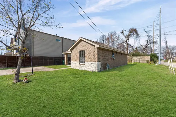 1302 Shearn Street, Houston, TX 77007