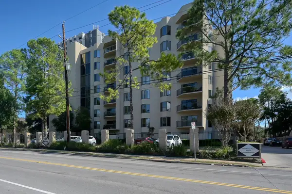 661 Bering Drive #310, Houston, TX 77057