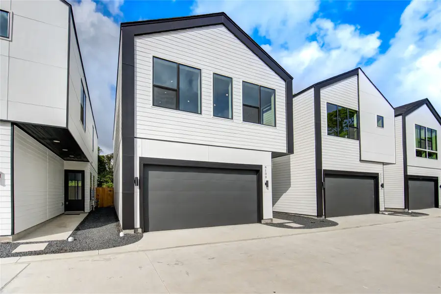 6133 Pacific Forest Drive, Houston, TX 77091 - Image #3