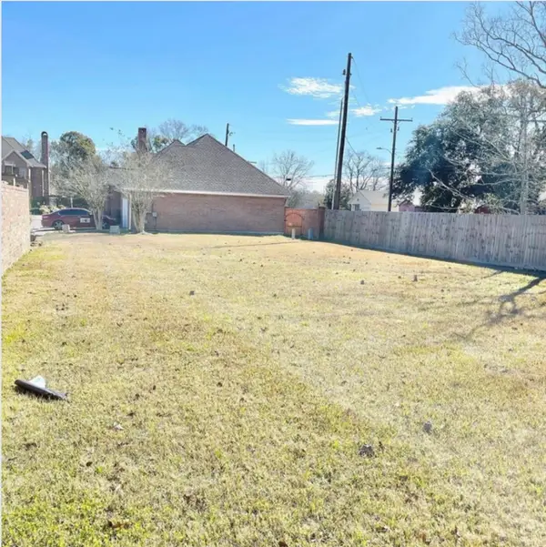 6 Regency Place, Orange, TX 77630