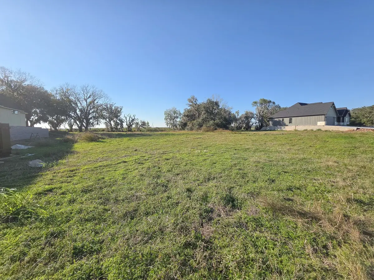 220 Pony Trail, Angleton, TX 77515 - Image #1