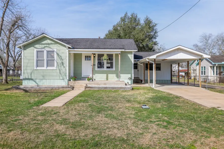 403 N College Street, Weimar, TX 78962 - #3
