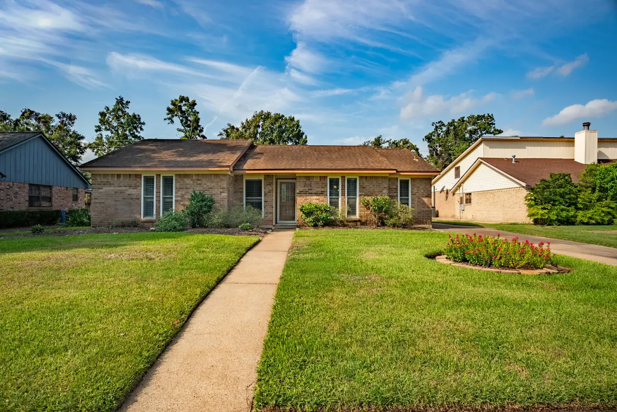 205 Banyan Street, Lake Jackson, TX 77566 - #1