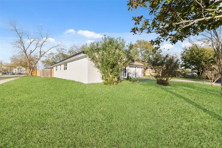 11434 Sharpview Drive, Houston, TX 77072 - Image #2