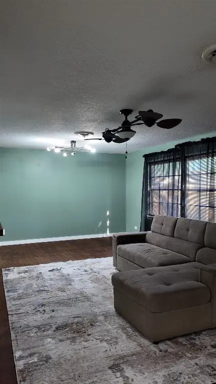 408 Walnut St, Yoakum, TX 77995 - #3