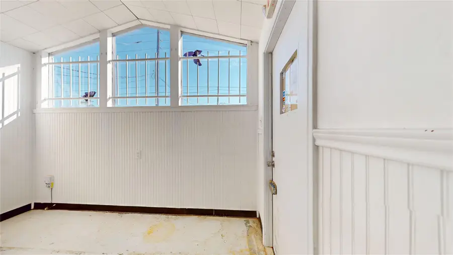 9201 Mesa Drive, Houston, TX 77028 - Image #2