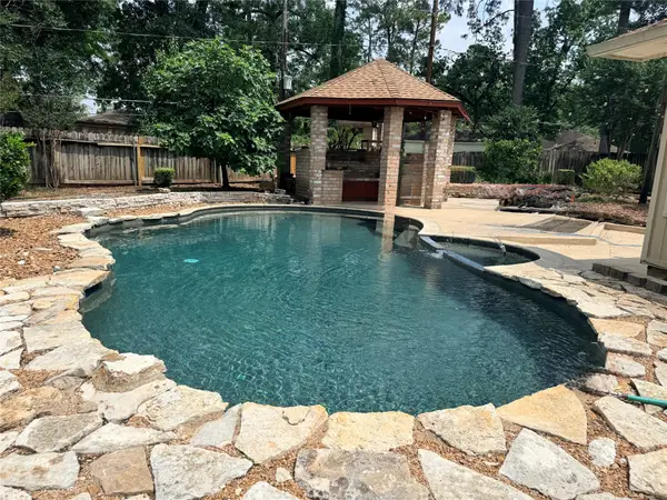 3723 Pineleaf Drive, Houston, TX 77068