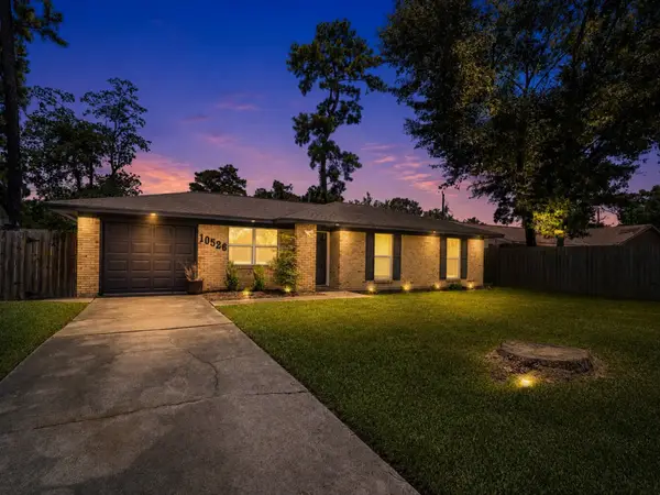 10526 Hollyglen Drive, Houston, TX 77016