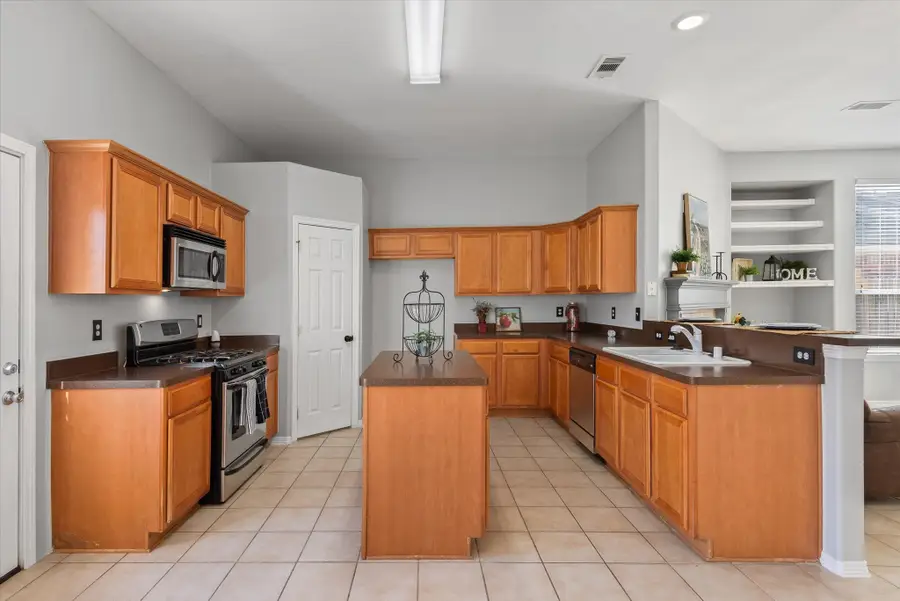 104 Laurel Meadow Court, La Marque, TX 77568 - Image #3