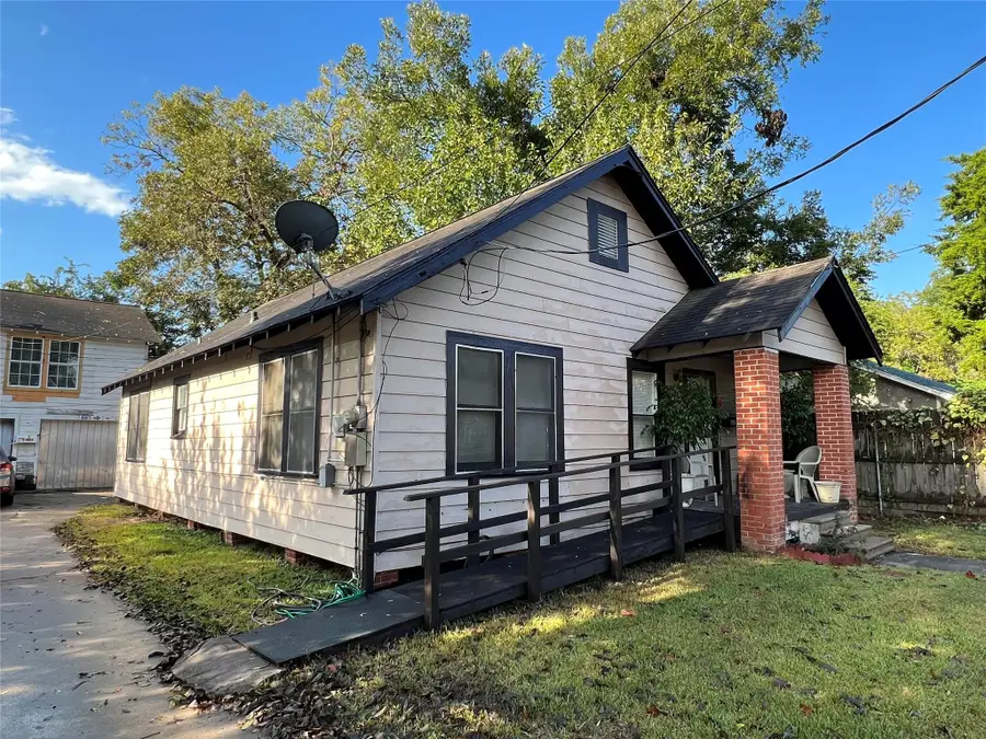 605 E Hunnicutt Street, Baytown, TX 77520 - Image #2