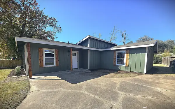 917 E Myrtle Street, Angleton, TX 77515