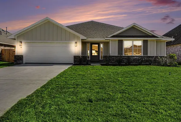 16 Keystone Court, Angleton, TX 77515