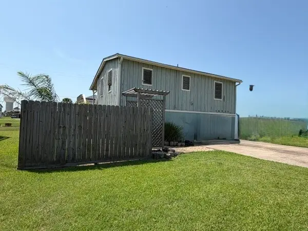 16535 Jamaica Inn Road, Jamaica Beach, TX 77554
