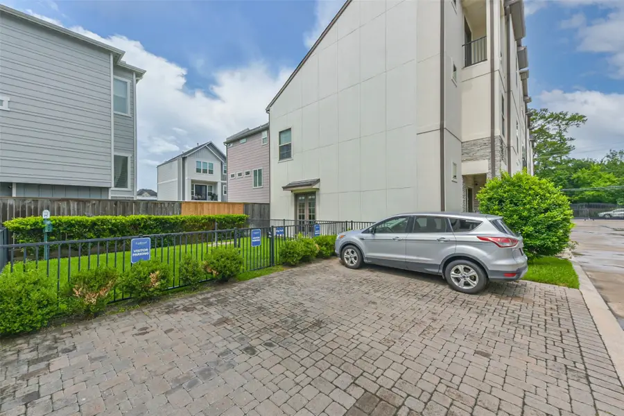 10914 Brookeshire Chase Lane, Houston, TX 77043 - Image #2