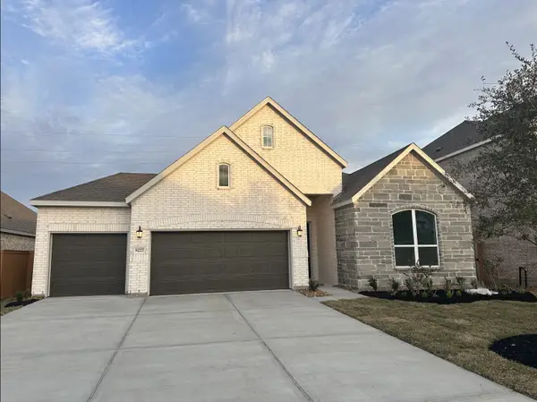 8227 Holly Blue Drive, Rosharon, TX 77583