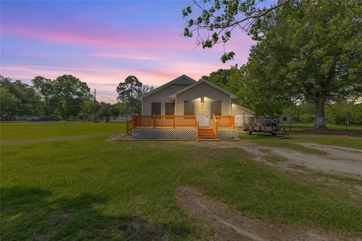 604 Lee Avenue, Anahuac, TX 77514 - #1