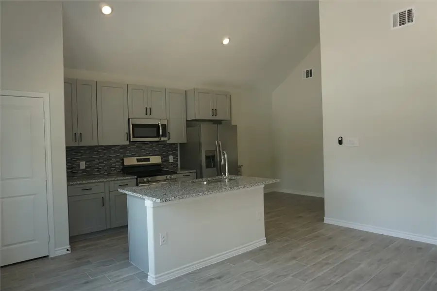 9868 Arbor Oak Street, Willis, TX 77318 - Image #3