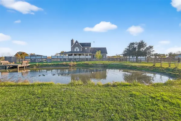 912 County Road 340, Angleton, TX 77515