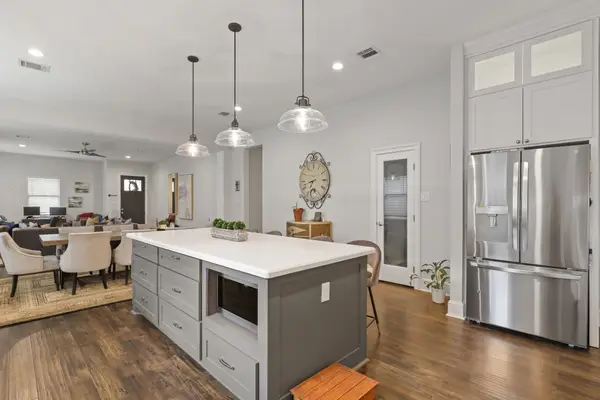 913 Eleanor Street, Houston, TX 77009