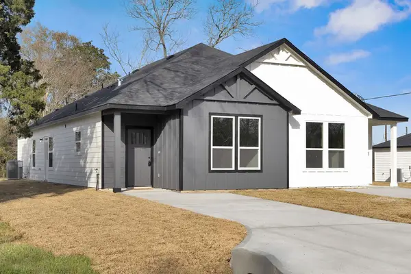 106 Runnels Street, Willis, TX 77378