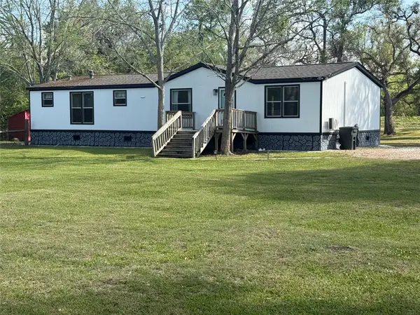 5202 Kincer Road, Damon, TX 77430