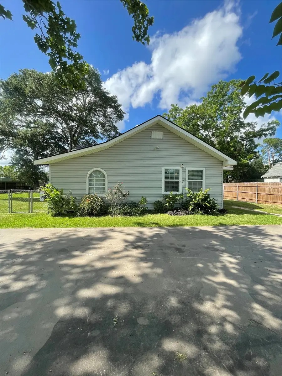 1006 South Street, El Campo, TX 77437 - #2