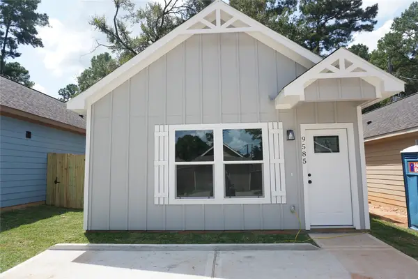 9866 Arbor Oak Street, Willis, TX 77318