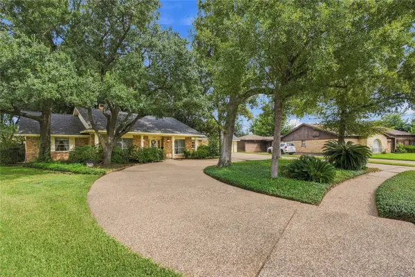 203 Ballantrae Lane, Houston, TX 77015