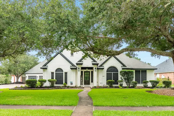 294 Timbercreek Drive, Lake Jackson, TX 77566