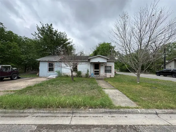 402 Laredo Street, Lockhart, TX 78644